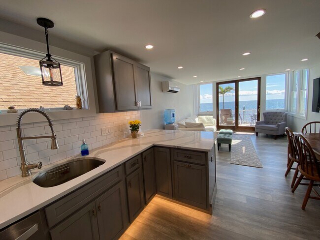 Building Photo - 31 Shoreline Dr