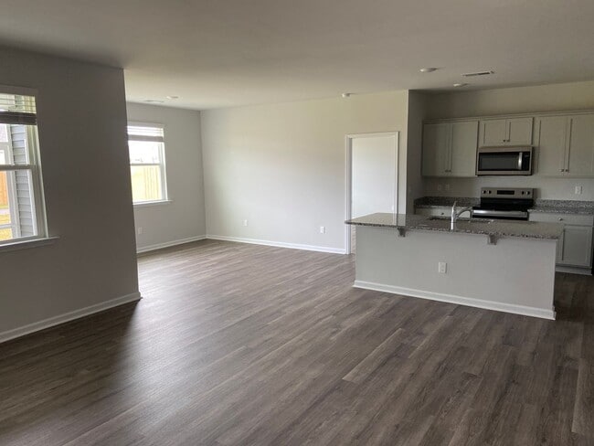 Building Photo - Welcome to your dream home in the heart of...