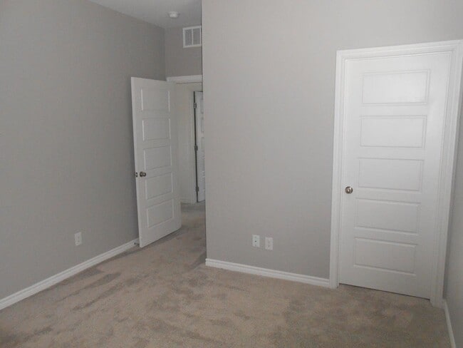 Building Photo - Beautiful Spacious Home in Henderson