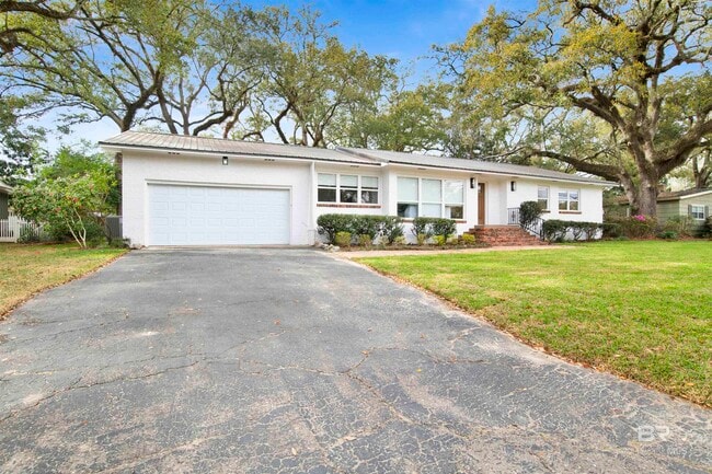 Building Photo - 380 S Church St