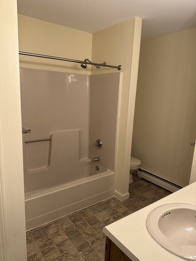 Building Photo - 12 River City Dr