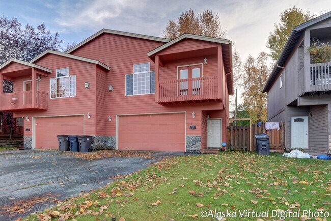 Building Photo - Midtown Spacious 3-Bedroom, 2-Bath Townhome