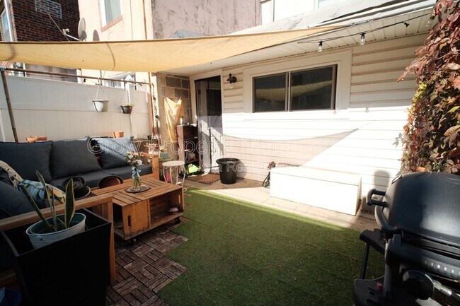 Building Photo - 928 Hoffman St