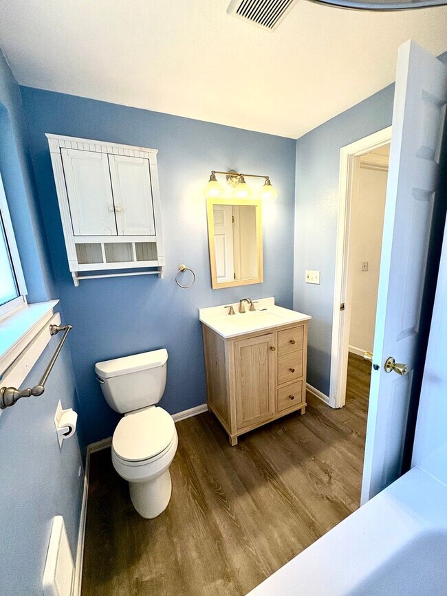 Building Photo - Cozy & Clean 3BR Home in North Tacoma