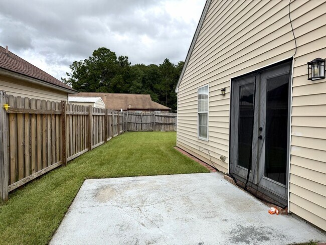 Building Photo - 212 Finn Cir