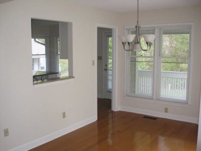 Building Photo - Live in Desirable Kirkwood in the heart of Chapel Hill!