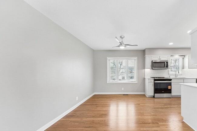 Building Photo - Newly renovated 3-bedroom, 2-bath home