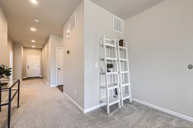 Building Photo - Long Realty & Property Management - Beauti...