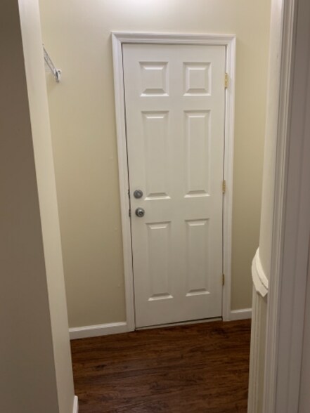 Building Photo - 414 8th St