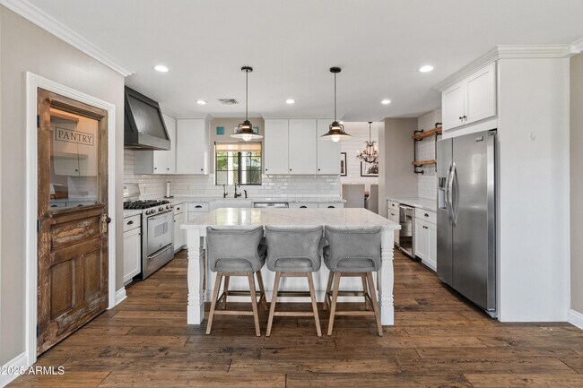 Primary Photo - 4146 E Glenrosa Ave