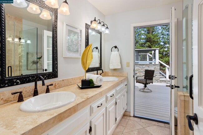 Building Photo - 2324 Saddleback Dr