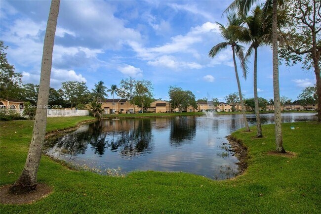 Building Photo - 9491 Palm Cir S