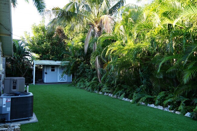 Building Photo - 2412 Clematis St