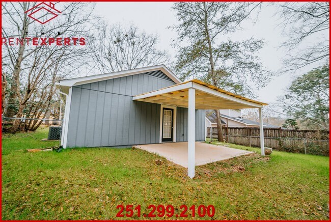 Building Photo - 915 Schaub Ave