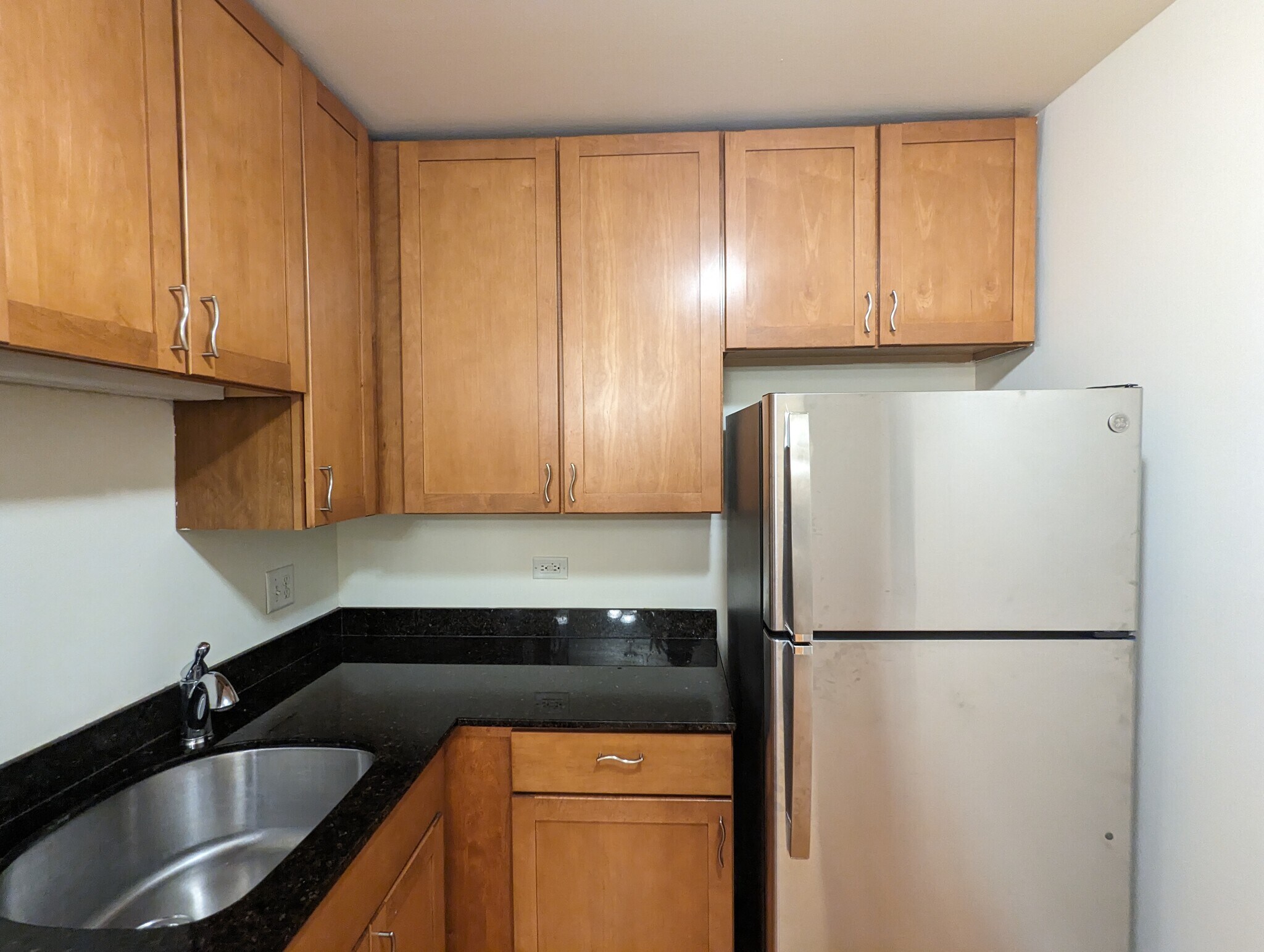 Building Photo - 618 W Wrightwood Ave