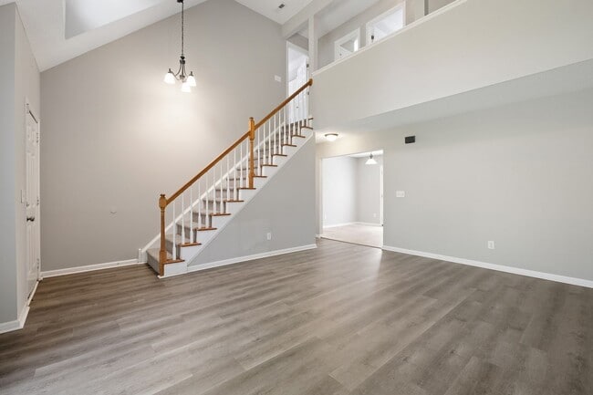 Building Photo - Newly renovated 3Bd 2.5bath SFH in Chadbury Concord