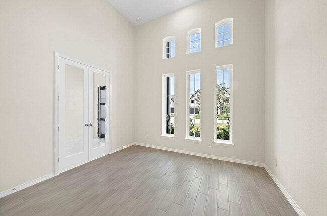 Building Photo - 9806 Oakwood Trl