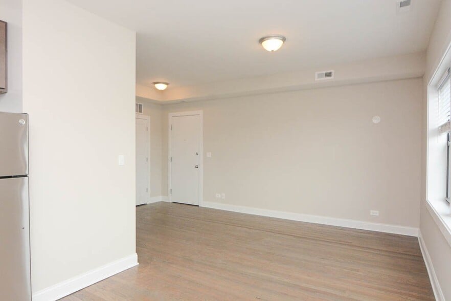 Building Photo - 3407 W Fullerton Ave
