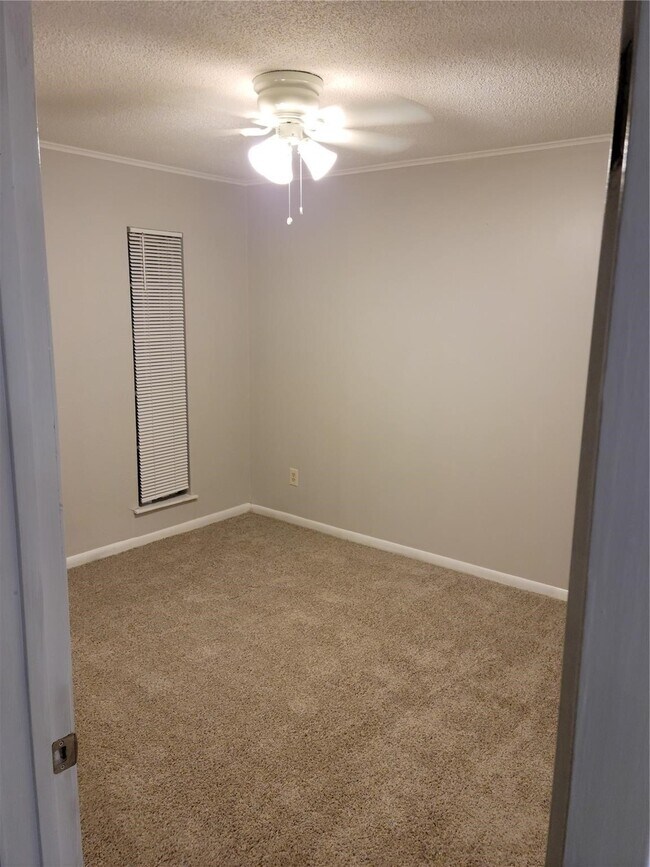 Building Photo - 343 Windsor Square