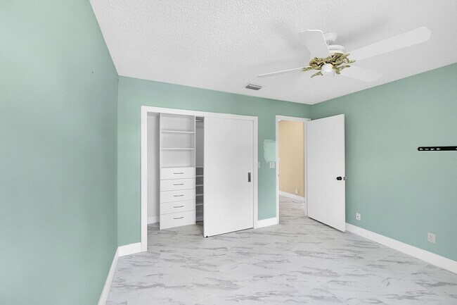 Building Photo - 7306 Michigan Isle Rd