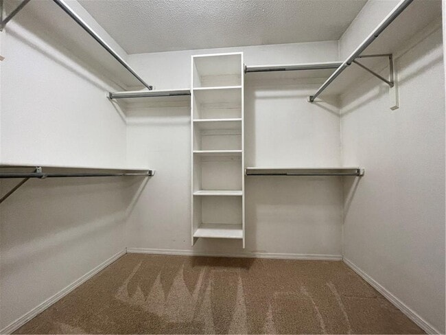 Building Photo - 2770 N Ashbrook Dr