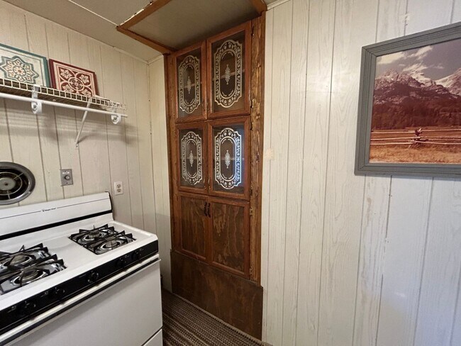 Building Photo - 821 W Main St