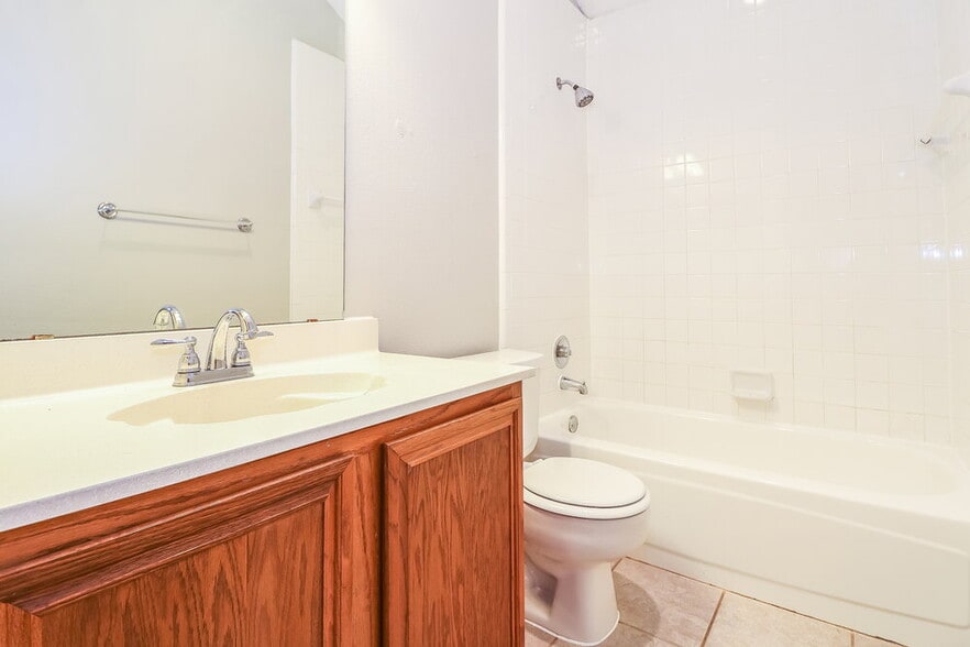 Building Photo - 641 Ozark Ave