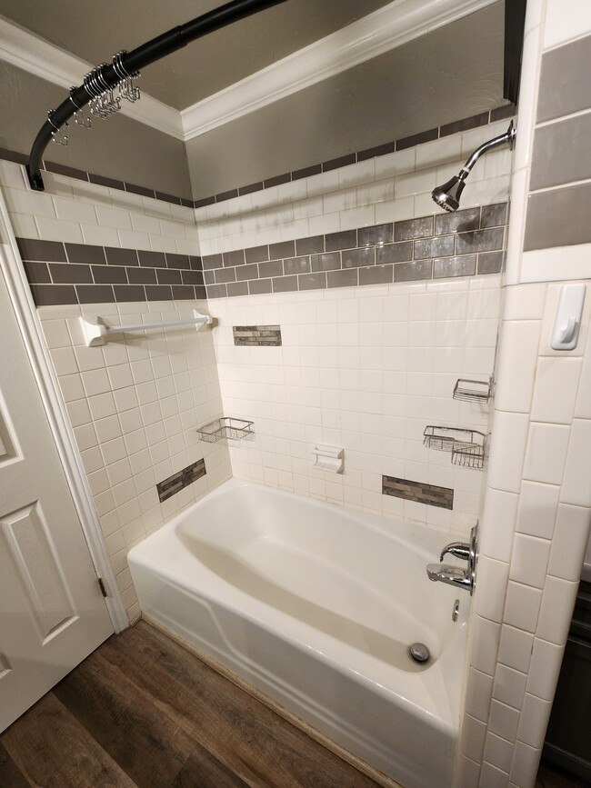 Building Photo - 204 S Morrison Dr