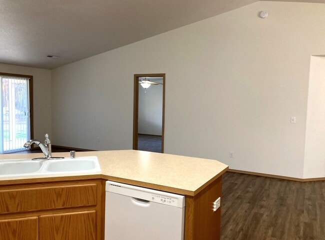 Building Photo - Ranch-Style Home With Gas Fireplace and Washer/Dryer Included! 1 Small Dog Welcome!