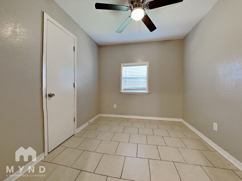 Building Photo - 1302 Cardinal Dr