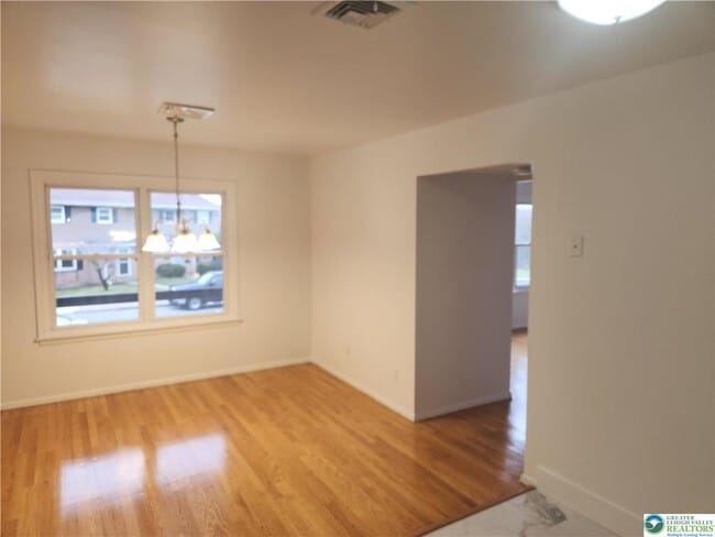 Building Photo - 2827 W 28th St