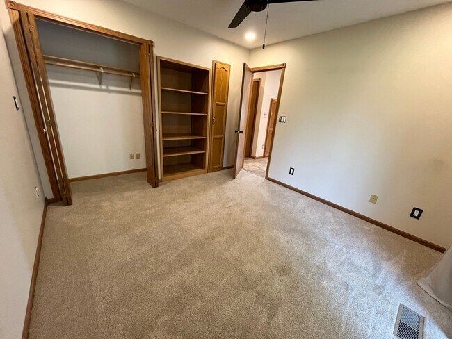 Building Photo - 301 N Cherry St