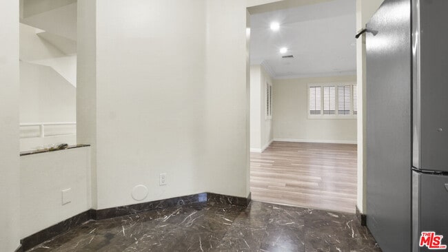 Building Photo - 420 Riverdale Dr