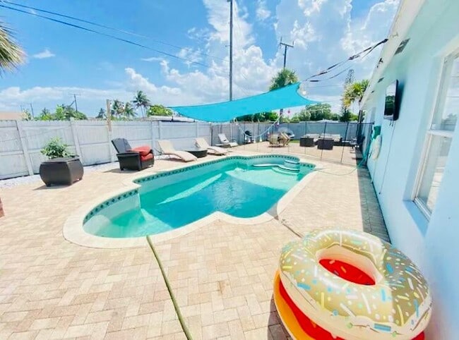 Building Photo - 2728 Nelson Dr