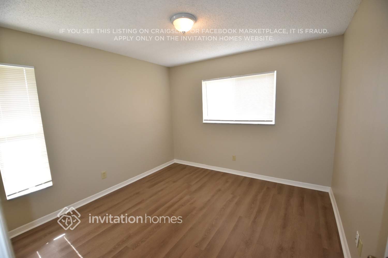 Building Photo - 7115 Queen Palm Cir