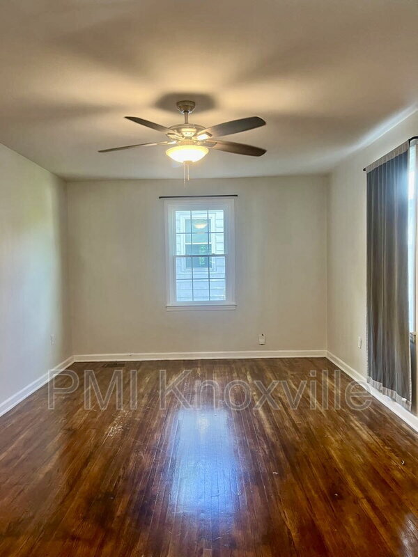 Building Photo - 926 Ledgerwood Ave