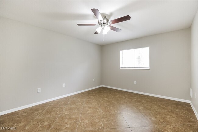 Building Photo - 1056 Summa Blvd