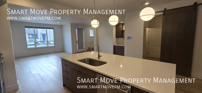 Building Photo - 3213 S Shadywood Way