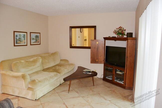 Building Photo - DeSoto Courts | Townhome | Furnished or Un...