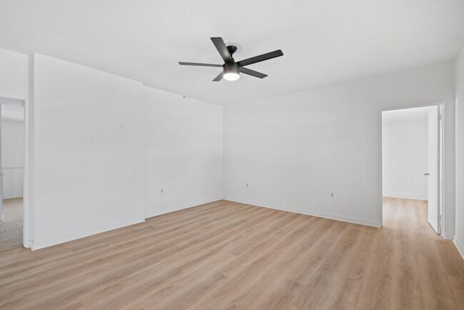 Building Photo - SCORE 50% OFF 1ST MONTH'S RENT IF SIGNED BY DEC 19! Stunning 3 bedroom home in East Pittsburgh av...