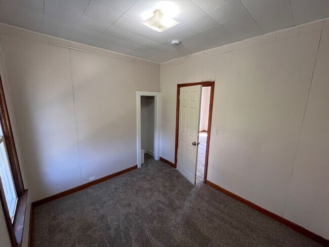 Building Photo - 4 Bed - 1.5 Bath - Single Family Home in Lorain