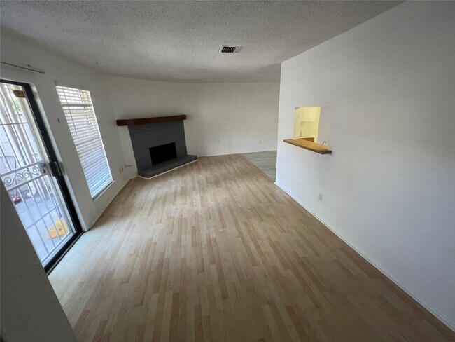 Building Photo - 9471 Pagewood Ln