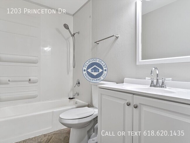 Building Photo - 1203 Princeton Dr