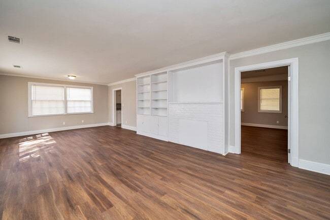 Building Photo - Spacious 3BR/2BA – 1,480 Sq Ft of Comforta...