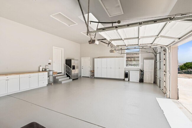 Building Photo - 14215 Killarney Dr