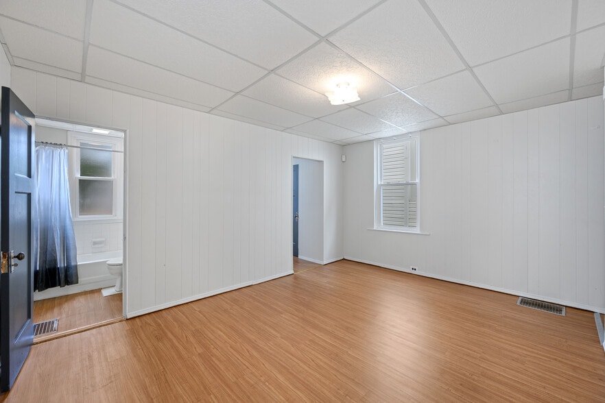 Building Photo - 218 Jackson Ave