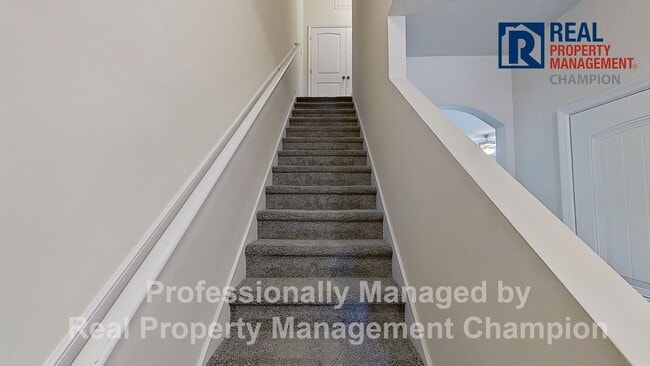 Building Photo - Fabulous Townhome with Open Floorplan