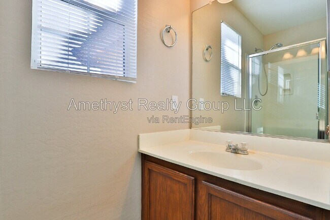 Building Photo - 11706 W Sunnyside Dr