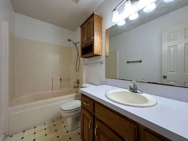 Building Photo - 2713 S.87th Drive-