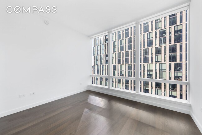 Building Photo - 111 Murray St